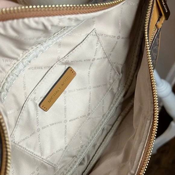 Michael Kors Kenly Medium Waist Pack Crossbody Signature Brown - Picture 10 of 15